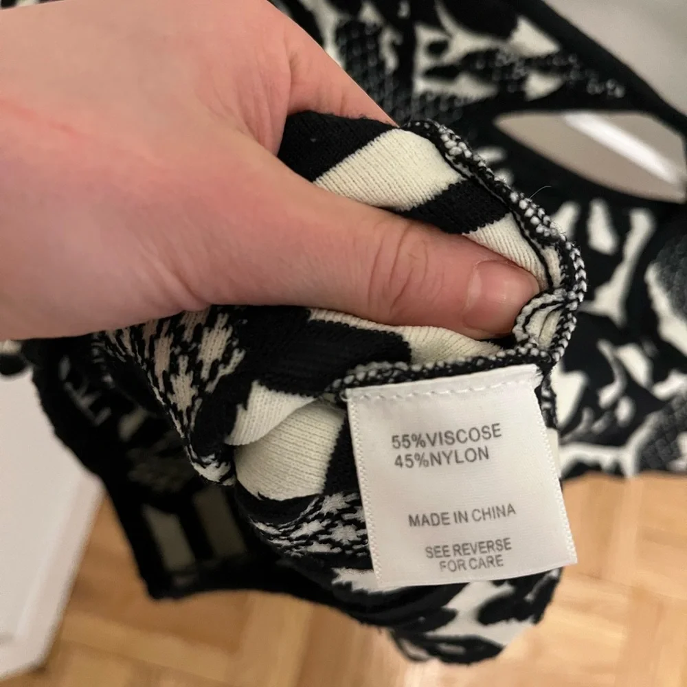 NWOT! Lucy Paris Black and Cream Crop Top - Picture 4 of 4